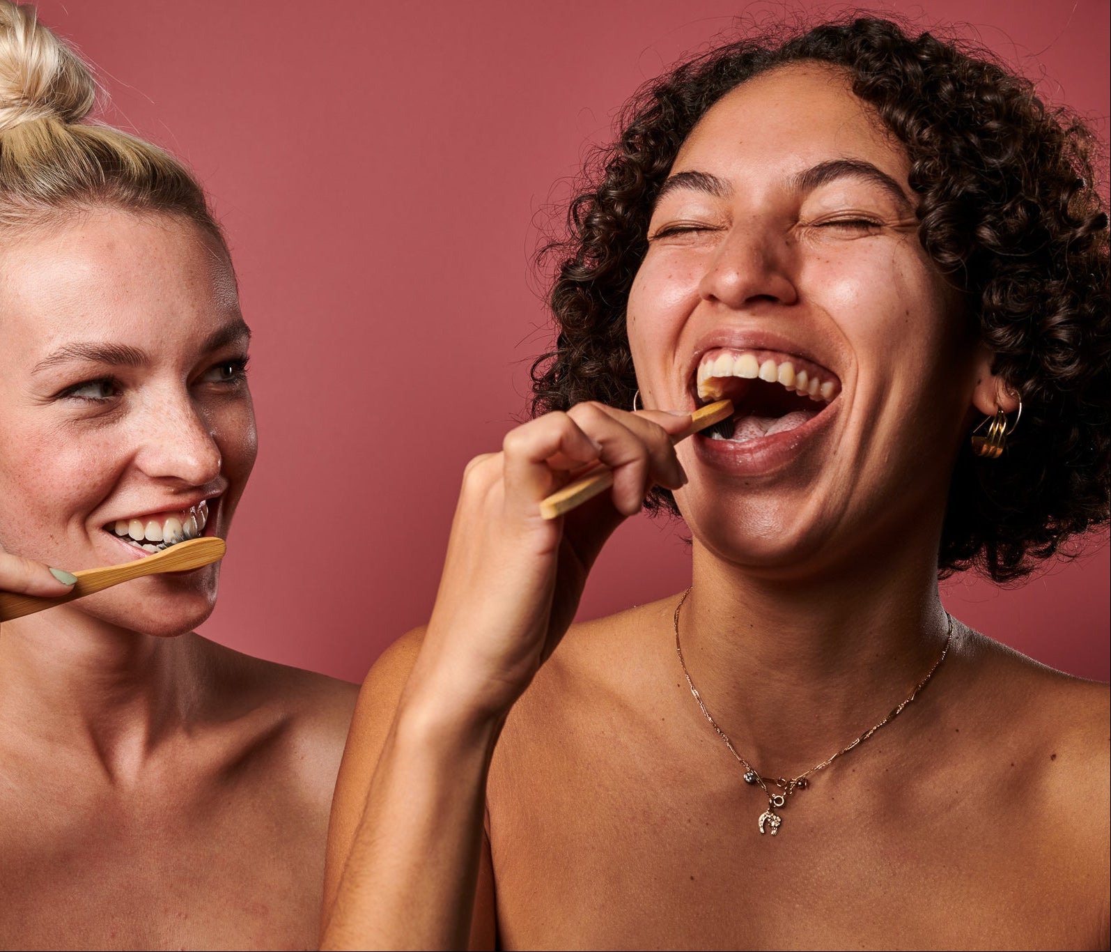 Jahresvorrat denttabs Zahnputztabletten Minze mit Fluorid im Pfandsystem + 4 Bambus-Zahnbürsten