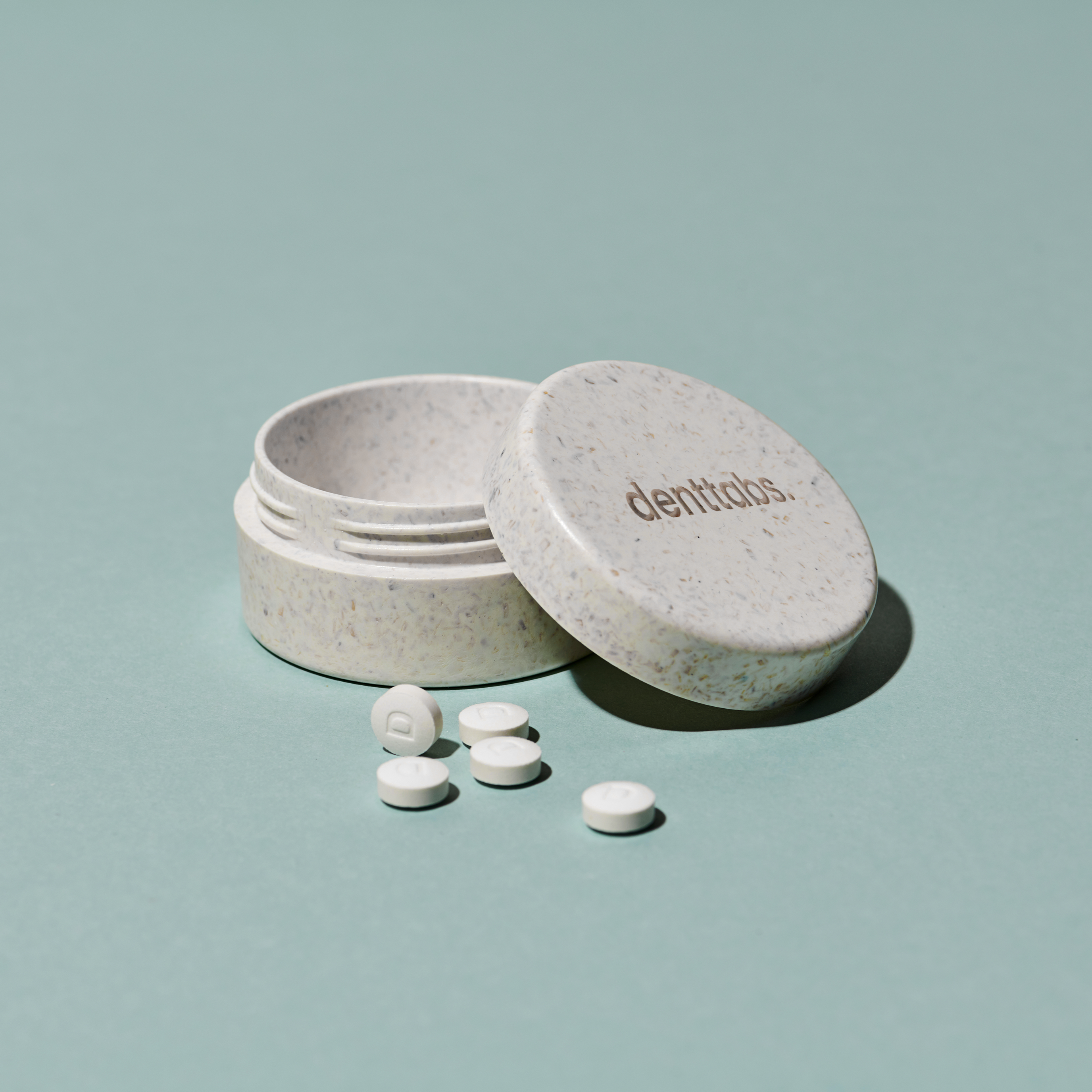 Die Denttabs Reisedose fasst bis zu 60 Zahnputztabletten und ist vielseitig einsetzbar